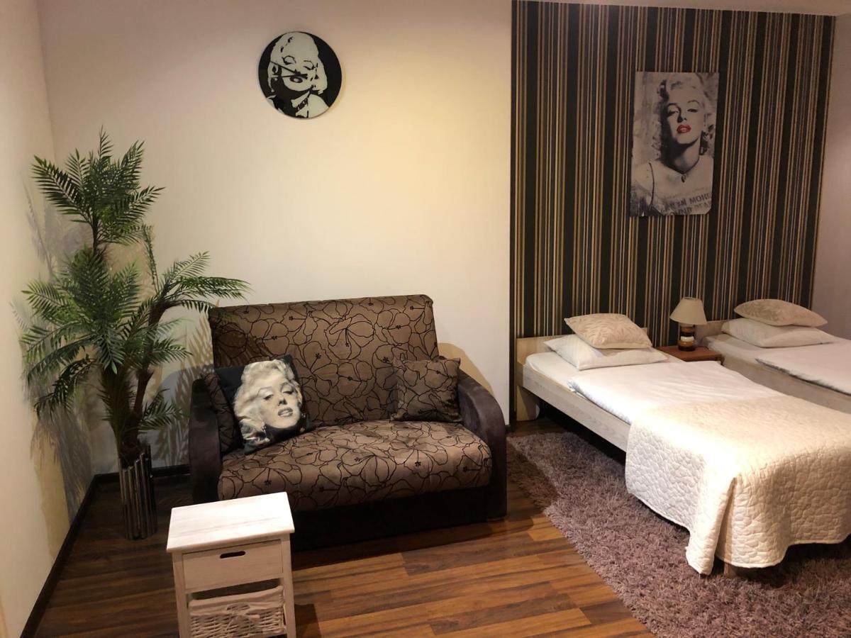 Apartament Tipton Lägenhet Jelenia Góra Exteriör bild