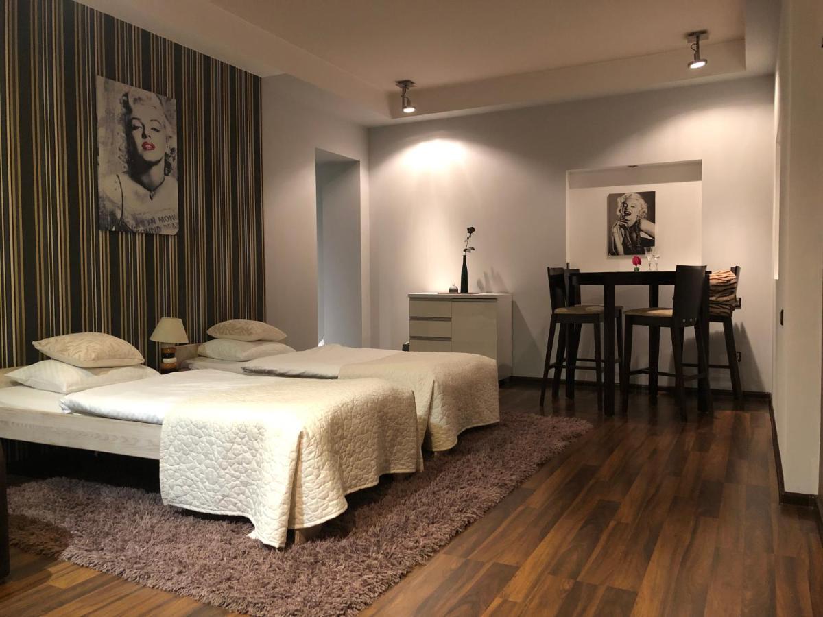 Apartament Tipton Lägenhet Jelenia Góra Exteriör bild